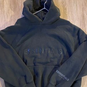 ESSENTIALS HOODIE BLACK ON BLACK: excellent condition, XS, fits large